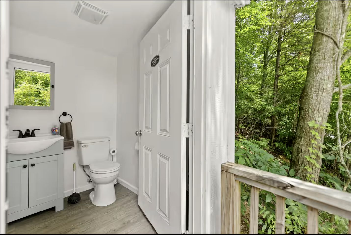 Tucked-Away Forest Retreat with Hot Tub & Comfort Touches in Stanton, Kentucky