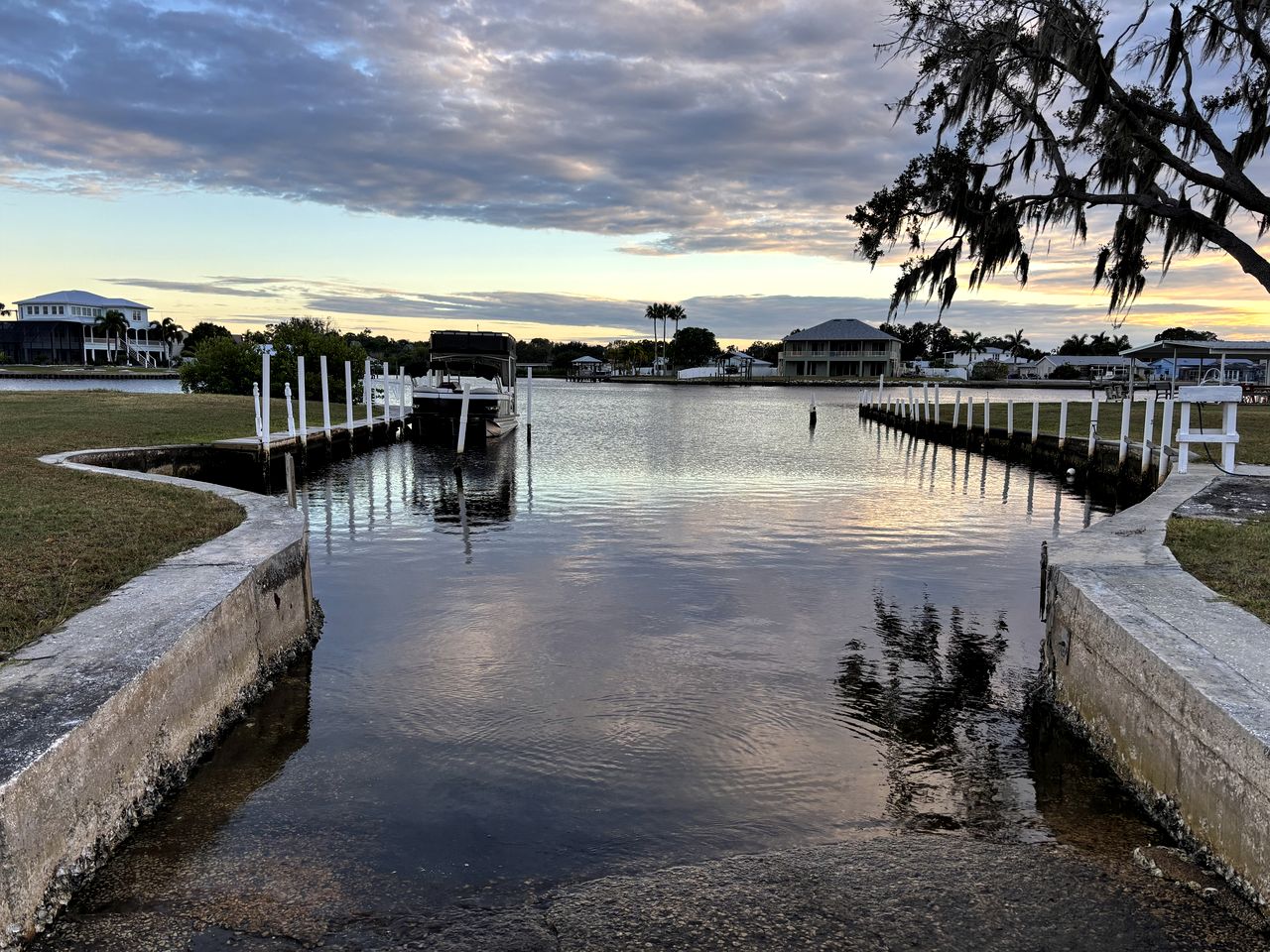 Relaxing Adults-Only Mobile Home with Bayfront Access & Game Room Near Bahia Beach, Ruskin, Florida