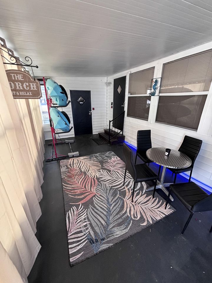 Relaxing Adults-Only Mobile Home with Bayfront Access & Game Room Near Bahia Beach, Ruskin, Florida