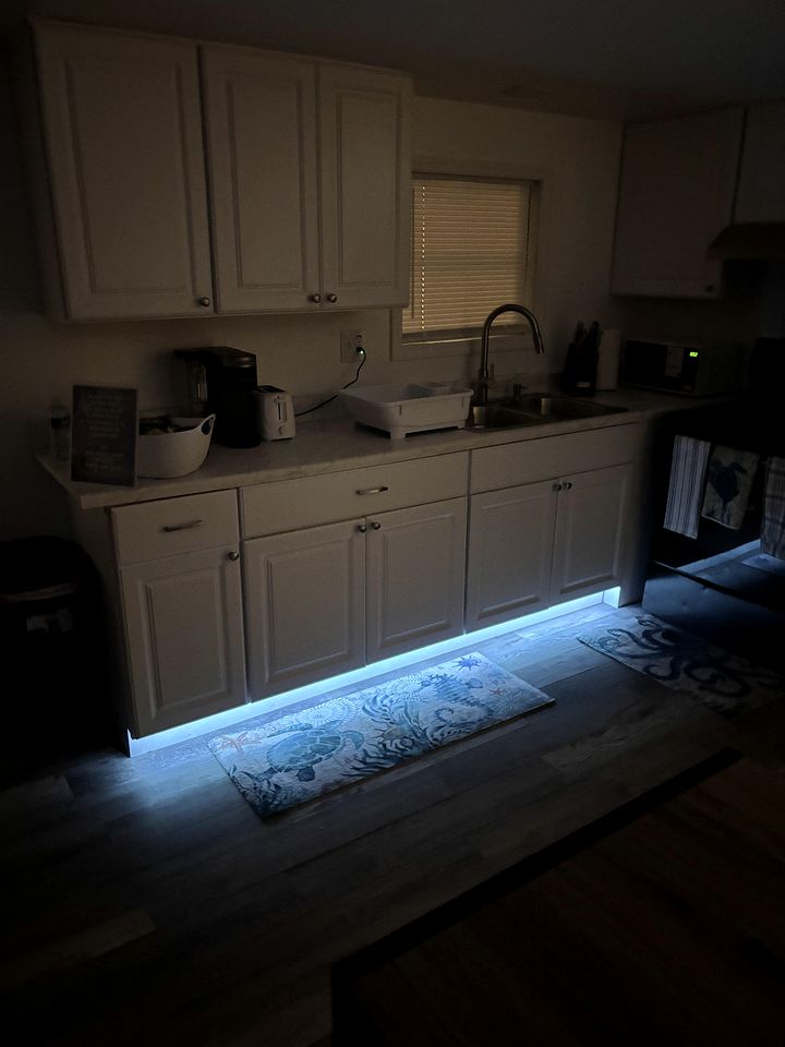 Relaxing Adults-Only Mobile Home with Bayfront Access & Game Room Near Bahia Beach, Ruskin, Florida