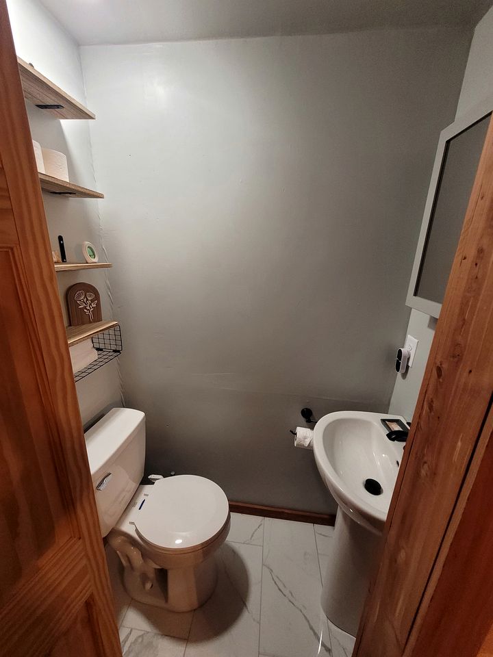 Peaceful Woodland Cabin with Balcony & Starry Nights in Steelville, Missouri