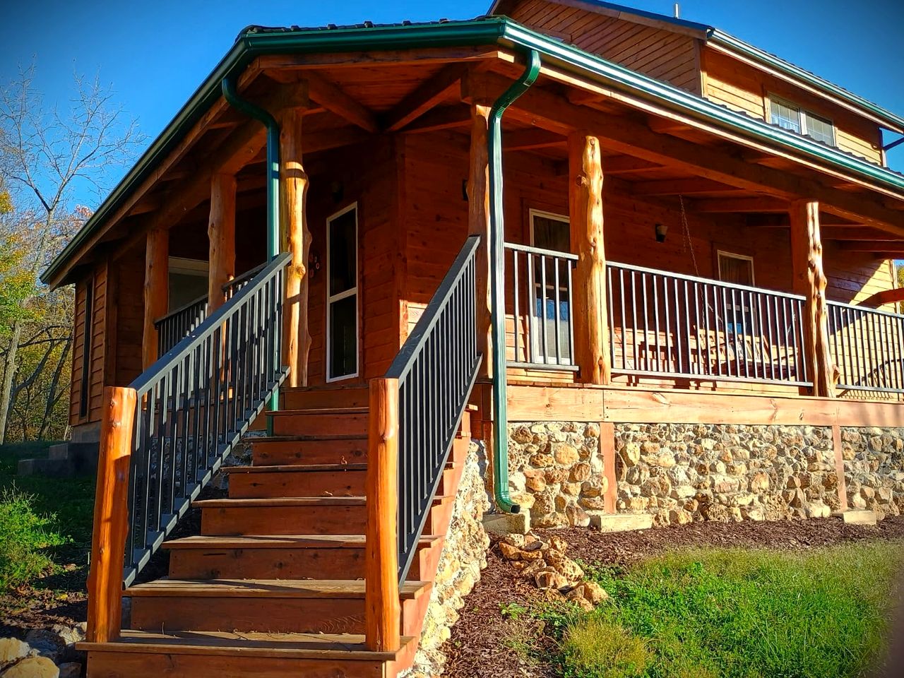 Peaceful Woodland Cabin with Balcony & Starry Nights in Steelville, Missouri