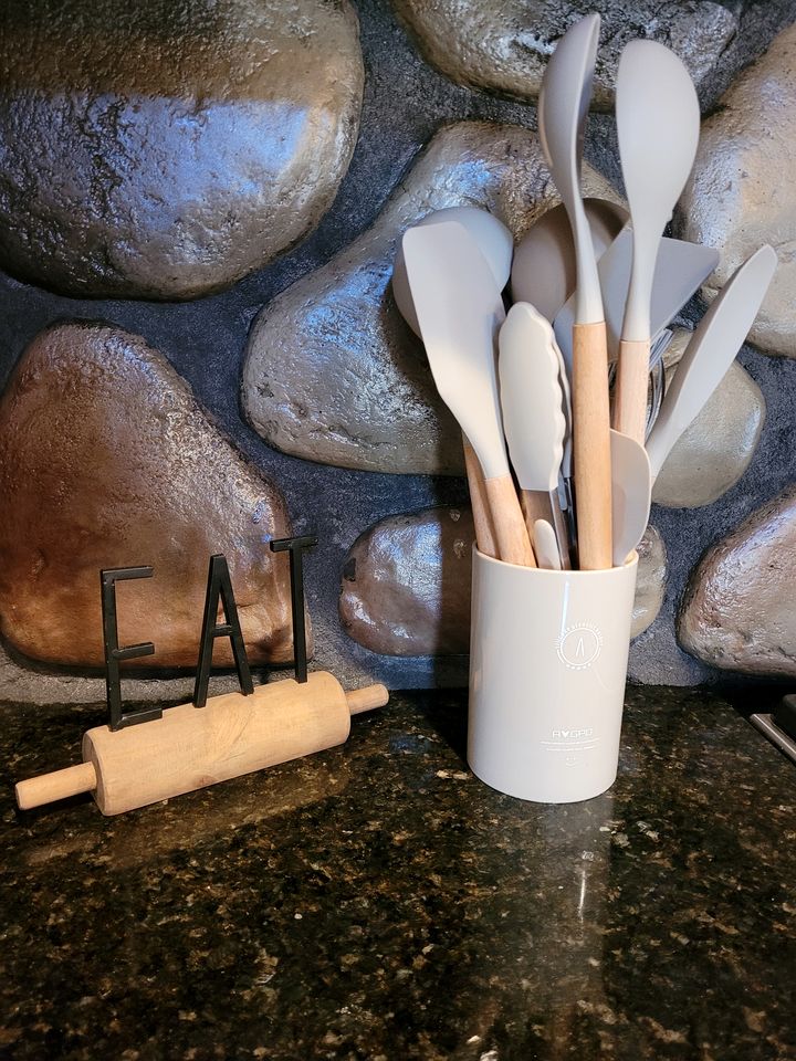 Peaceful Woodland Cabin with Balcony & Starry Nights in Steelville, Missouri