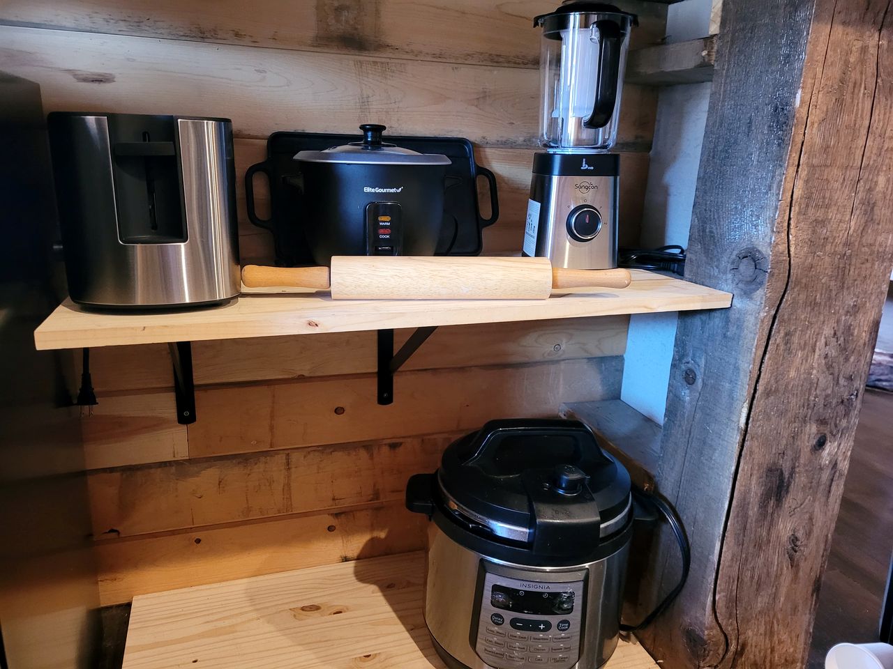 Peaceful Woodland Cabin with Balcony & Starry Nights in Steelville, Missouri