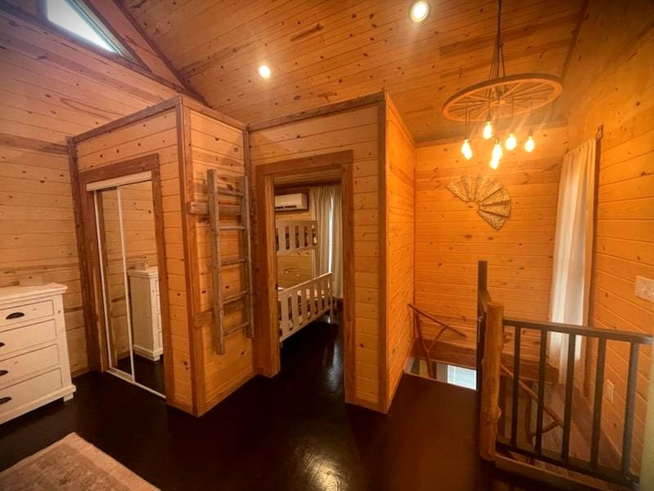 Peaceful Woodland Cabin with Balcony & Starry Nights in Steelville, Missouri