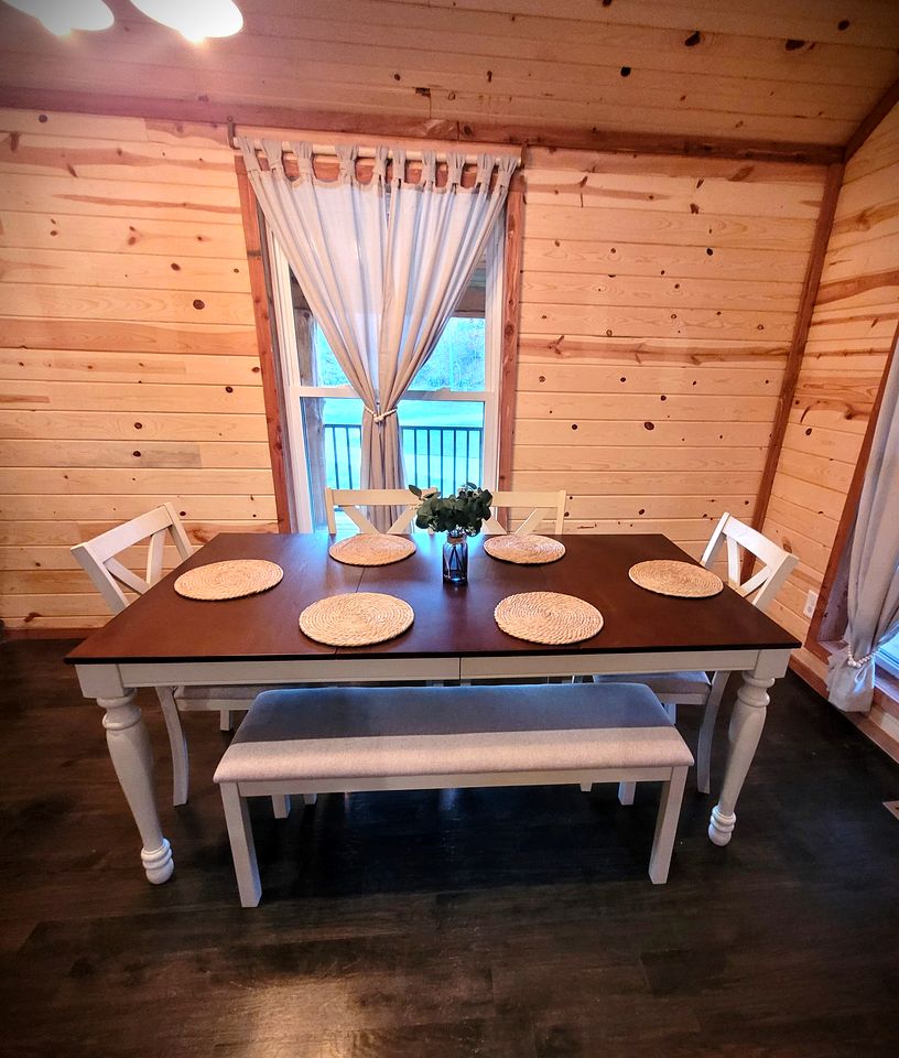 Peaceful Woodland Cabin with Balcony & Starry Nights in Steelville, Missouri