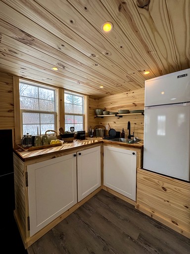 Cabins (Canada, Luskville, Quebec)