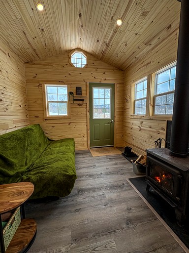 Cabins (Canada, Luskville, Quebec)