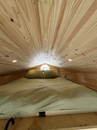 Cabins (Canada, Luskville, Quebec)