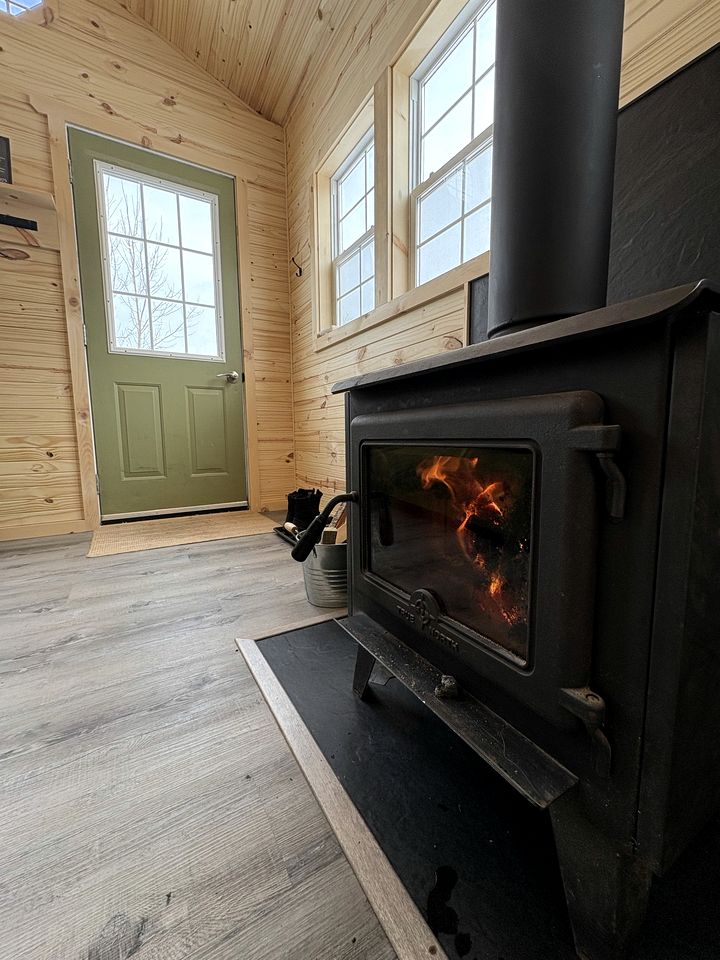 Charming Off-Grid Cabin with Forest Trails and Outdoor Fire Pit in Quebec, Canada