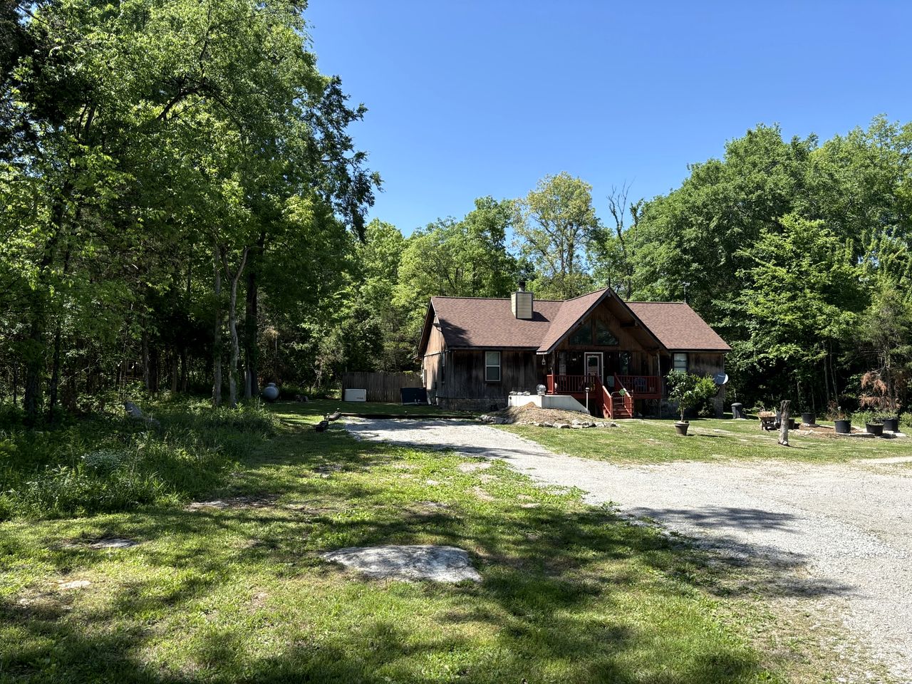 Peaceful Tiny Cabin Escape with Loft, Private Trail & Forest Views in Columbia, Tennessee