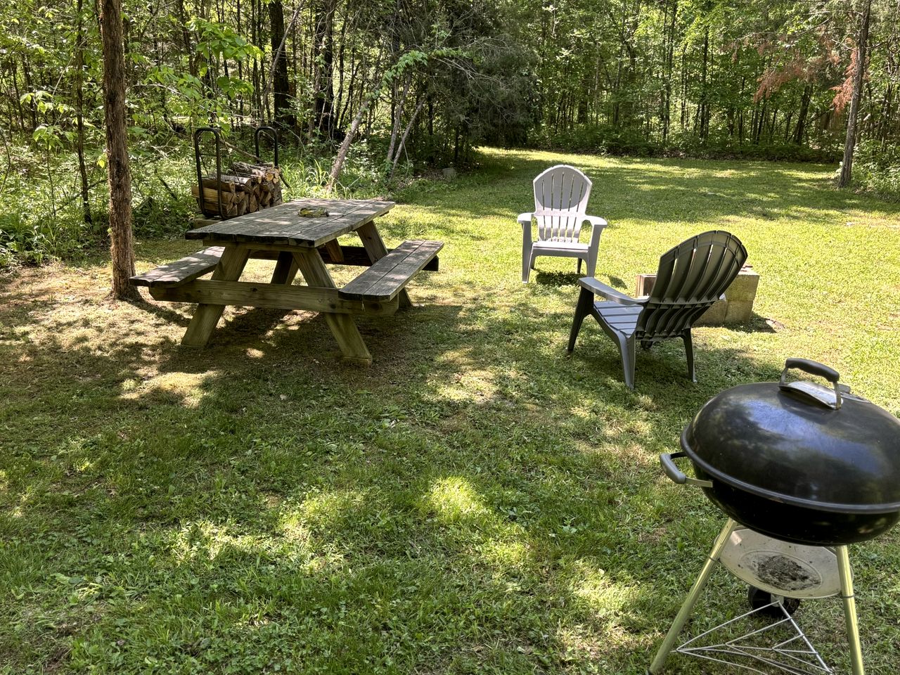 Peaceful Tiny Cabin Escape with Loft, Private Trail & Forest Views in Columbia, Tennessee