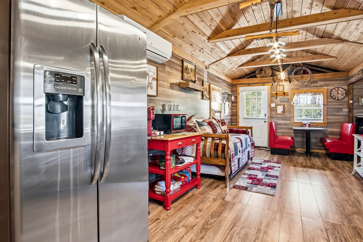 Peaceful Waterfront Retreat with Private Riverfront & Wildlife Views in Medina, Texas