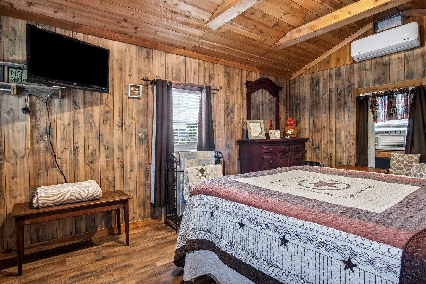 Peaceful Waterfront Retreat with Private Riverfront & Wildlife Views in Medina, Texas
