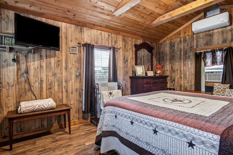 Cabins (United States of America, Medina, Texas)