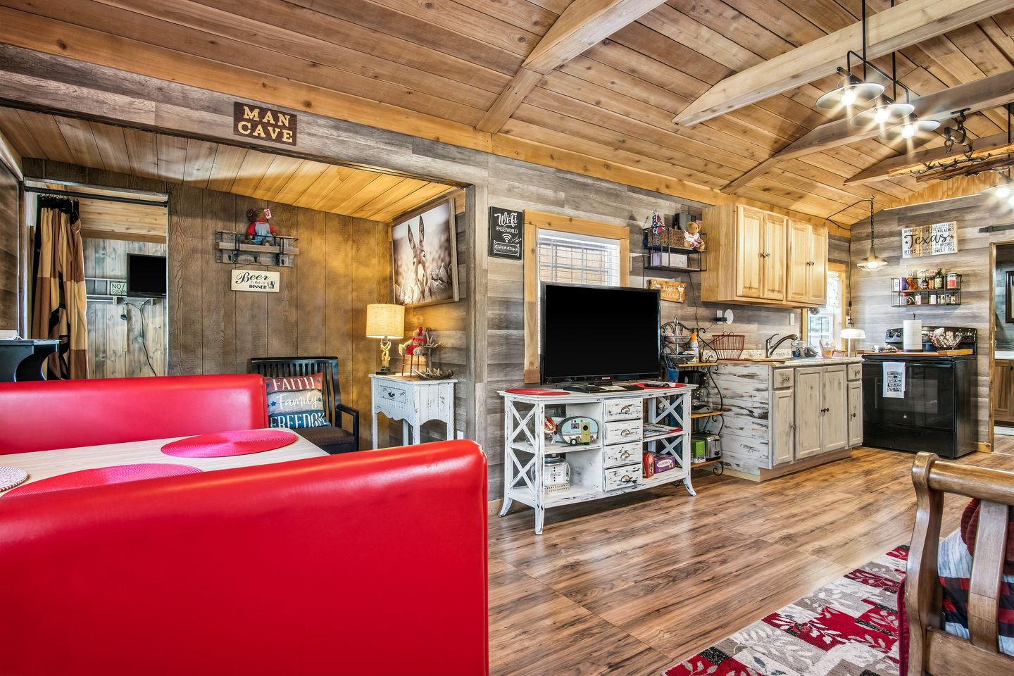 Peaceful Waterfront Retreat with Private Riverfront & Wildlife Views in Medina, Texas