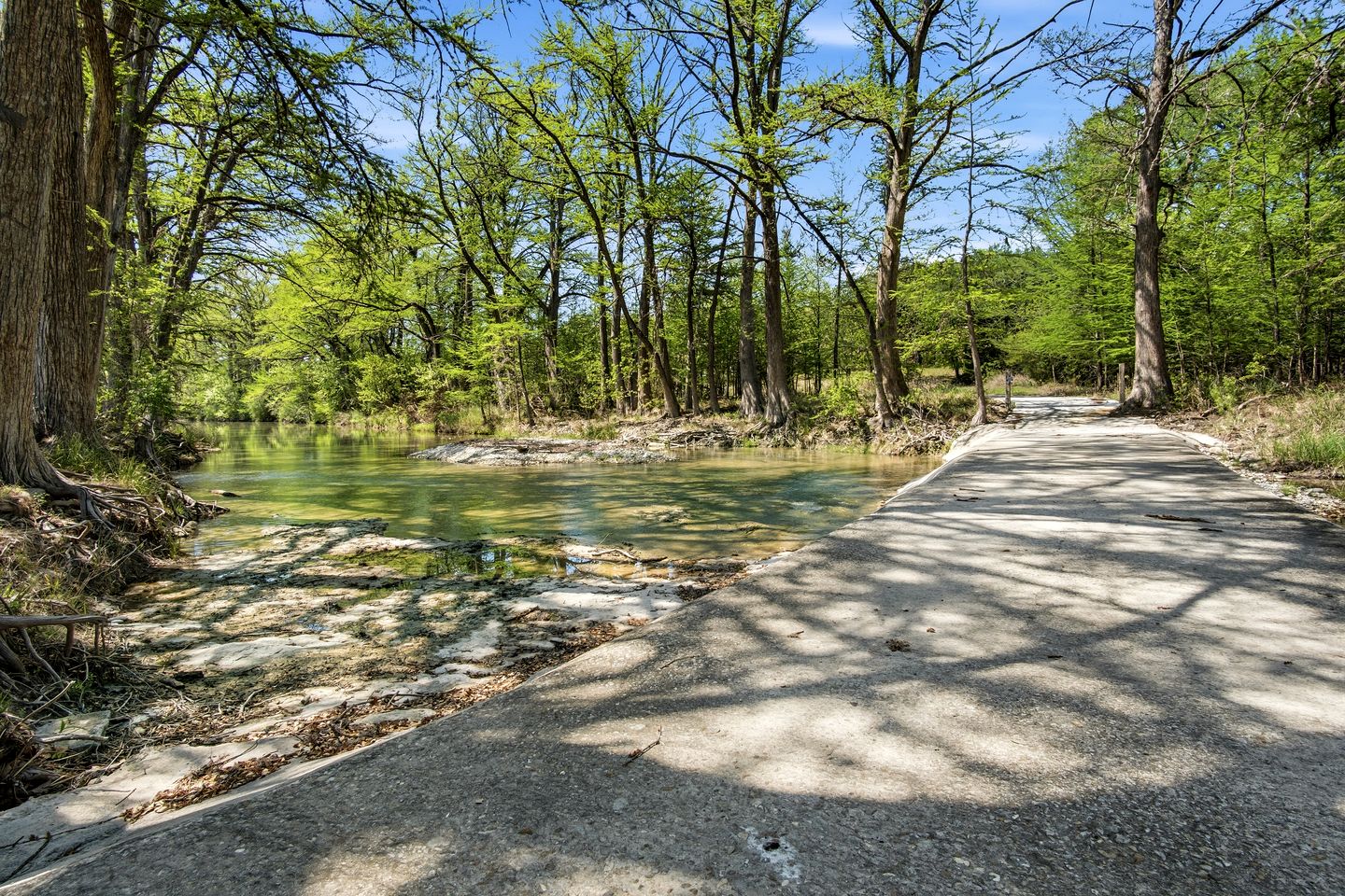 Peaceful Waterfront Retreat with Private Riverfront & Wildlife Views in Medina, Texas