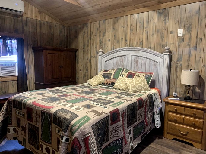 Cabins (United States of America, --, --)