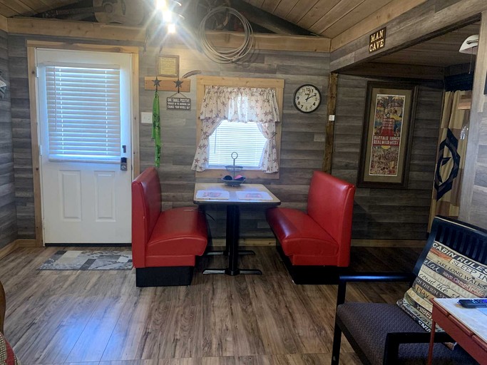 Cabins (United States of America, --, --)