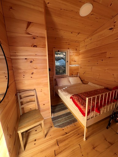 Cabins (Canada, Dorset, Ontario)