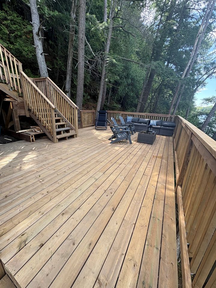 Off-Grid Lakeside Cottage with Stunning Sunset Views in Ontario, Canada