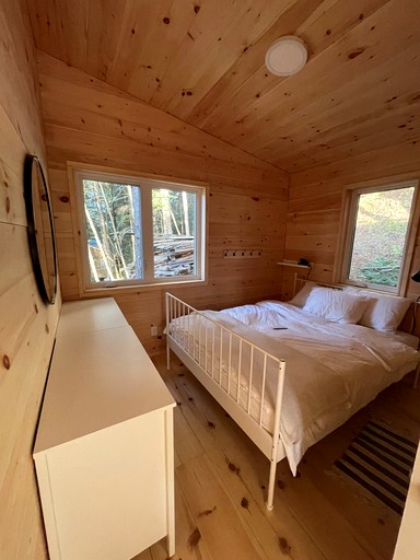 Cabins (Canada, Dorset, Ontario)