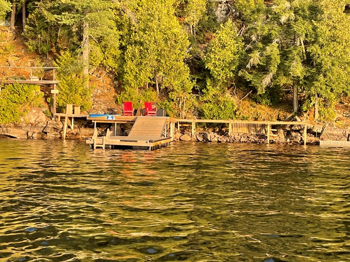 Cabins (Canada, Dorset, Ontario)