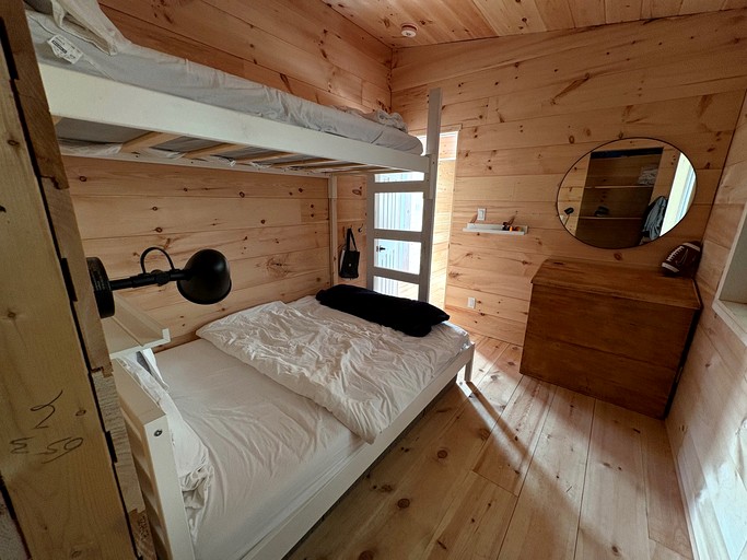 Cabins (Canada, Dorset, Ontario)