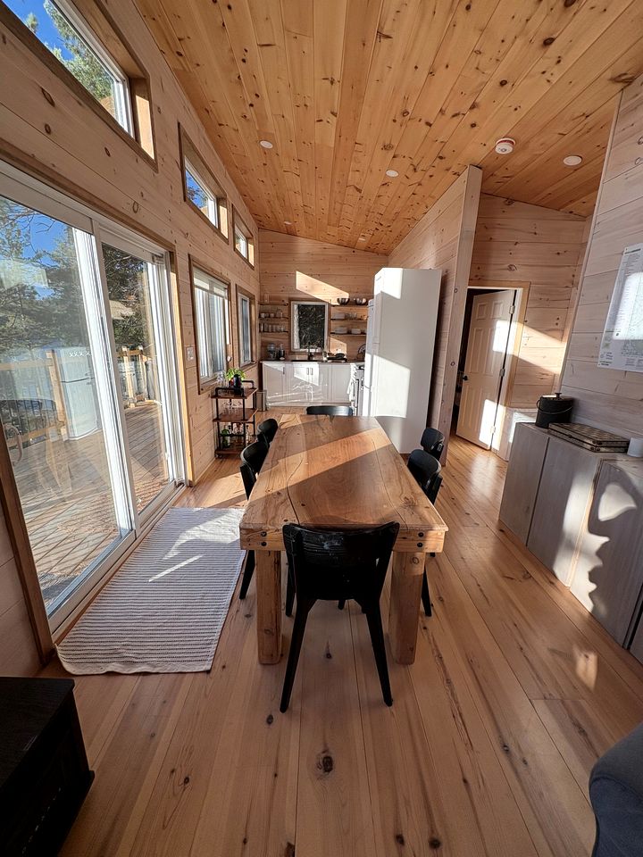 Off-Grid Lakeside Cottage with Stunning Sunset Views in Ontario, Canada