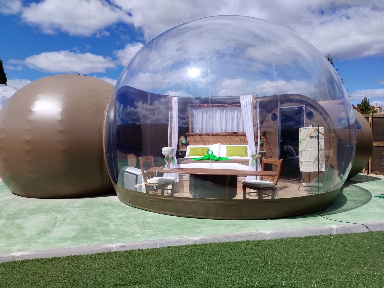 Luxury Stargazing Bubble for a Peaceful Romantic Escape in Segovia, Spain