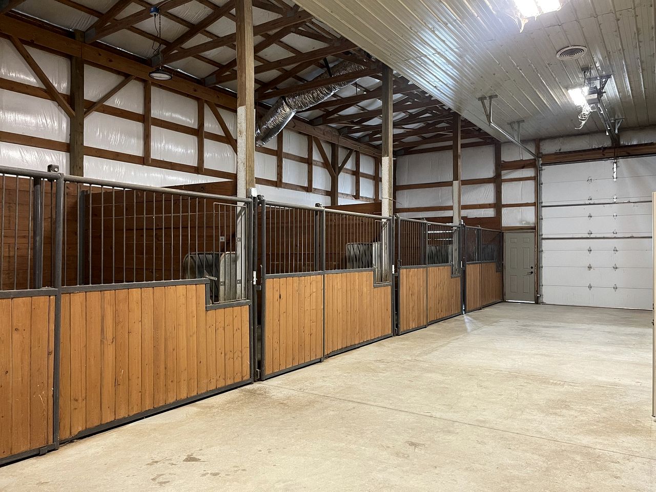 Rustic Countryside Barn with Horse Boarding & Pastures near Nashville, Lebanon, Tennessee