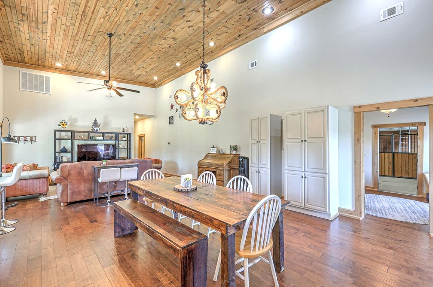 Rustic Countryside Barn with Horse Boarding & Pastures near Nashville, Lebanon, Tennessee