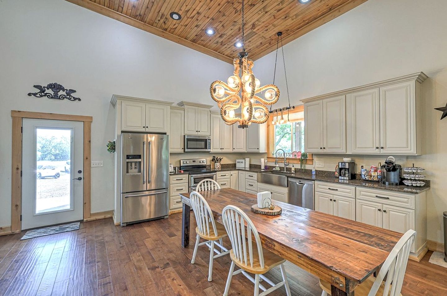 Rustic Countryside Barn with Horse Boarding & Pastures near Nashville, Lebanon, Tennessee