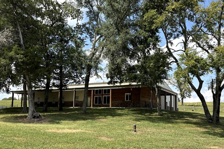 Rustic Countryside Barn with Horse Boarding & Pastures near Nashville, Lebanon, Tennessee