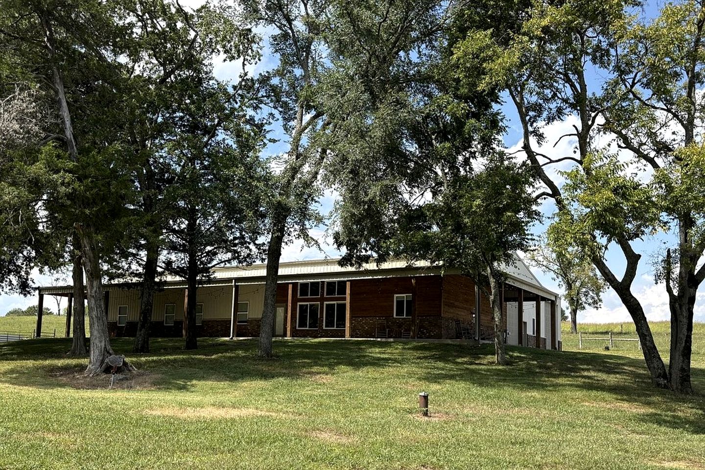 Rustic Countryside Barn with Horse Boarding & Pastures near Nashville, Lebanon, Tennessee