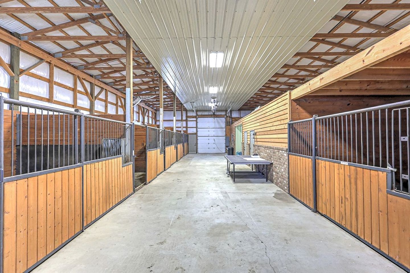 Rustic Countryside Barn with Horse Boarding & Pastures near Nashville, Lebanon, Tennessee