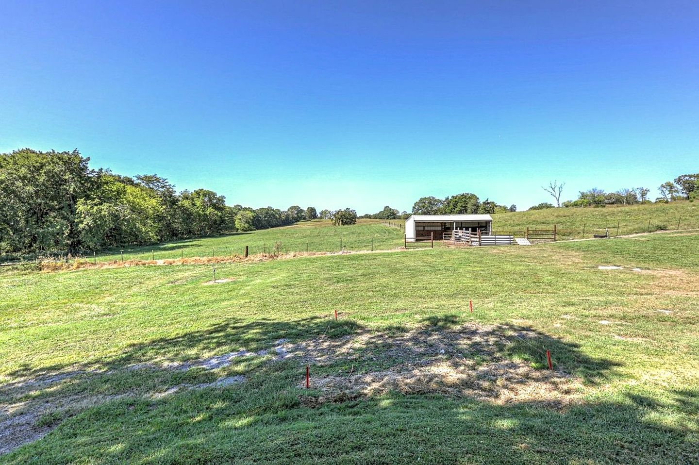 Rustic Countryside Barn with Horse Boarding & Pastures near Nashville, Lebanon, Tennessee