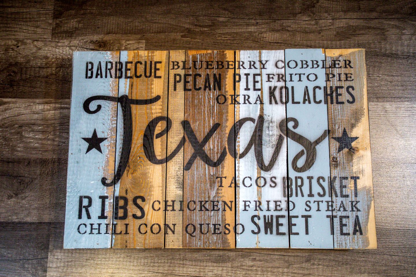 Charming Riverside Cabin Escape with Outdoor Relaxation Spaces in Medina, Texas