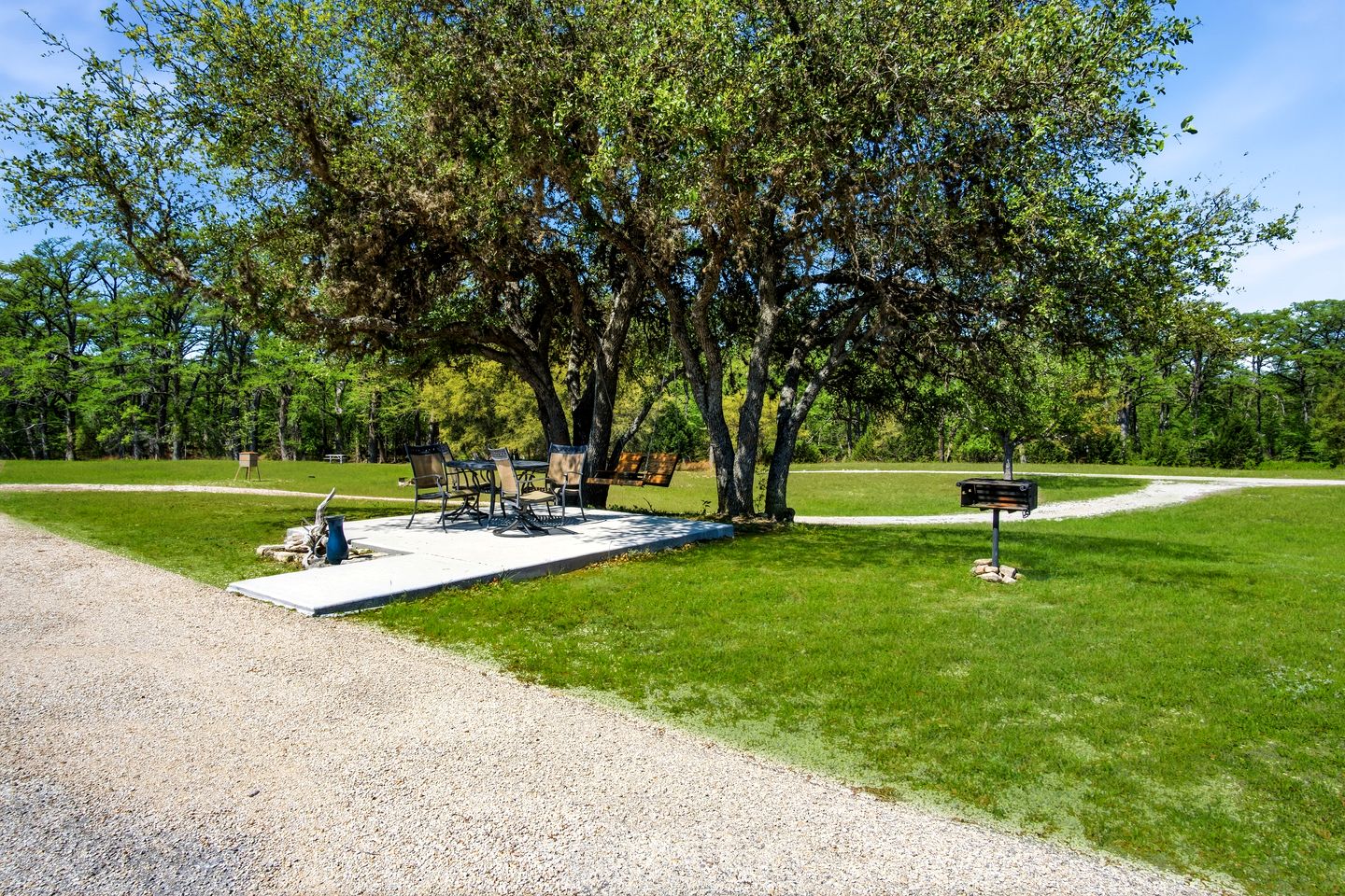 Charming Riverside Cabin Escape with Outdoor Relaxation Spaces in Medina, Texas
