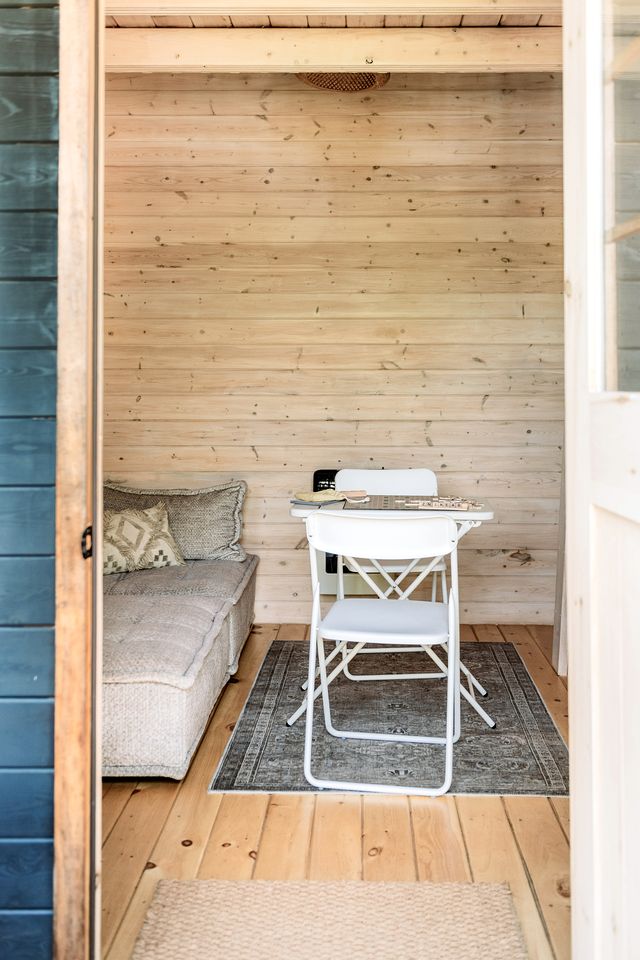 Romantic Off-Grid Tiny House Glamping Retreat Near Lake Muskoka, Gravenhurst, Ontario