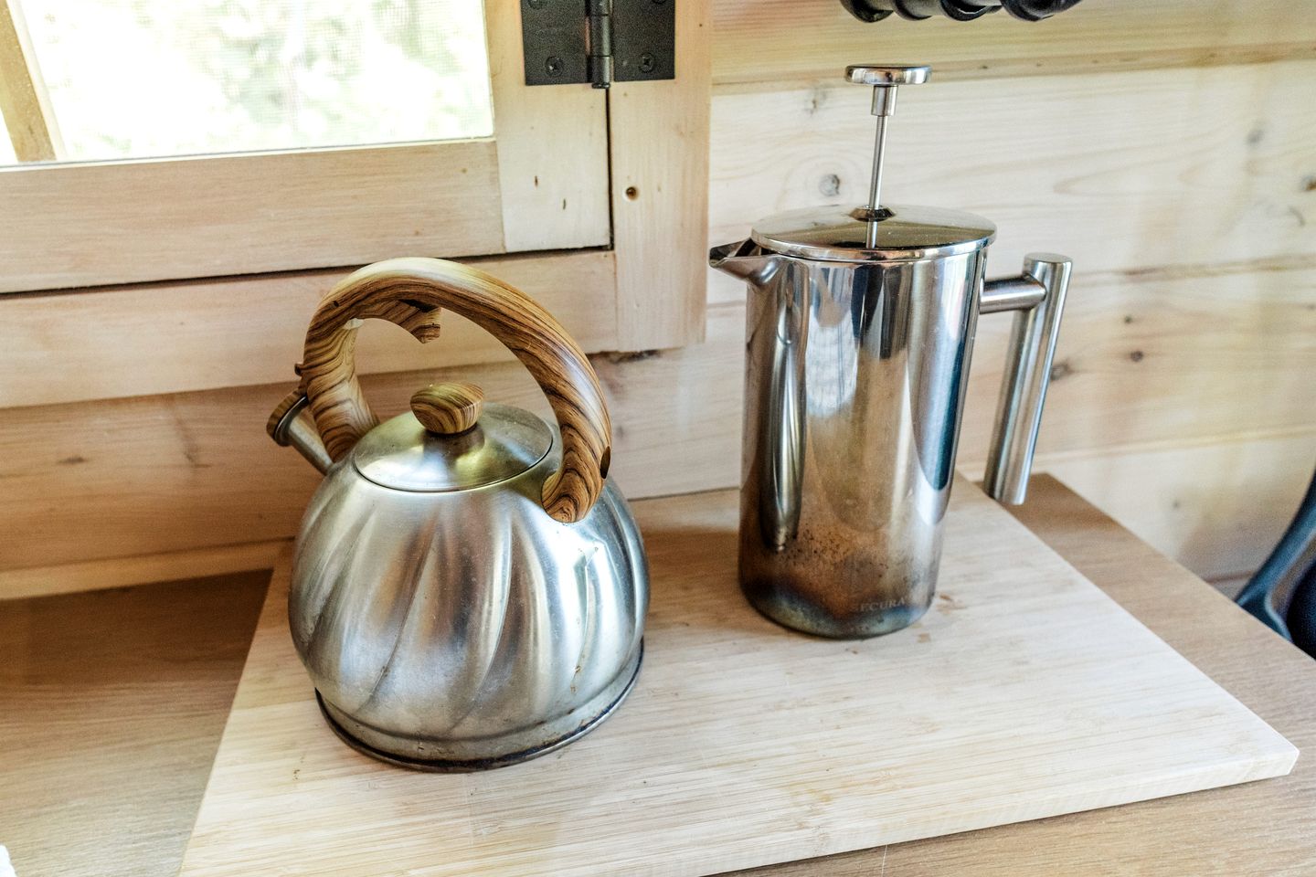 Romantic Off-Grid Tiny House Glamping Retreat Near Lake Muskoka, Gravenhurst, Ontario