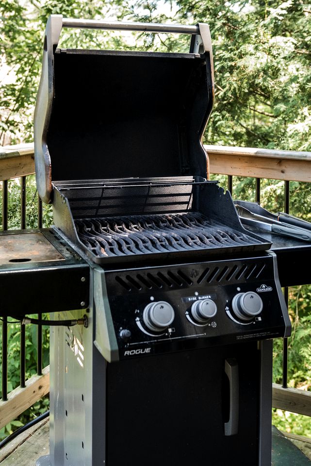 Romantic Off-Grid Tiny House Glamping Retreat Near Lake Muskoka, Gravenhurst, Ontario