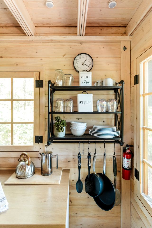 Romantic Off-Grid Tiny House Glamping Retreat Near Lake Muskoka, Gravenhurst, Ontario