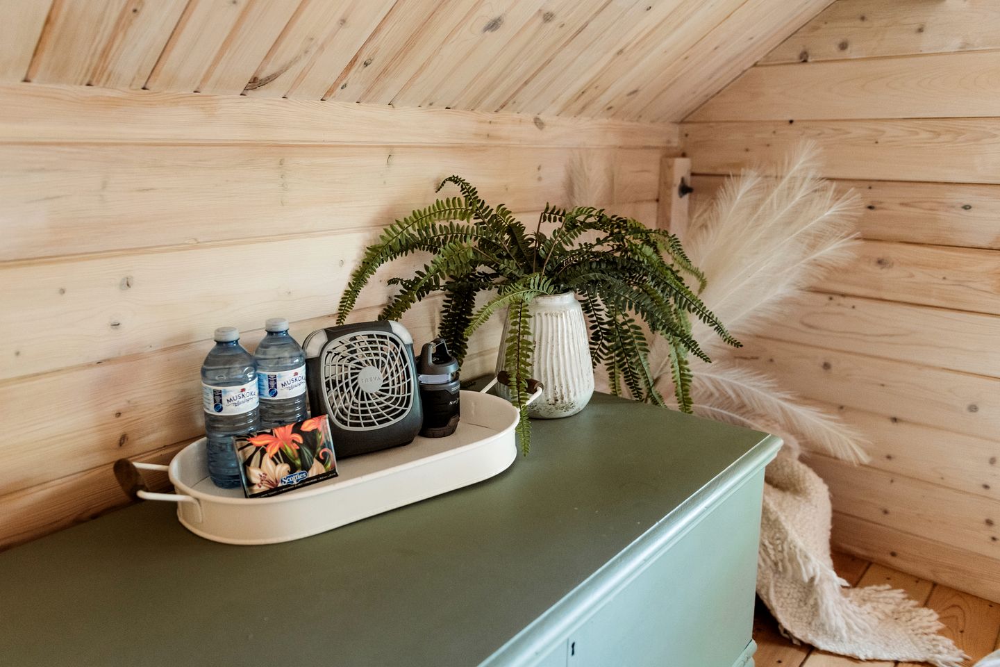 Romantic Off-Grid Tiny House Glamping Retreat Near Lake Muskoka, Gravenhurst, Ontario