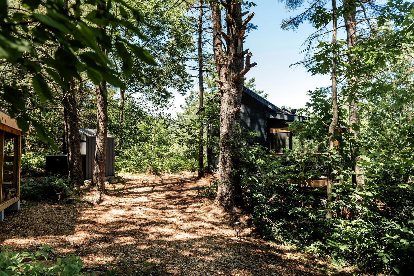 Romantic Off-Grid Tiny House Glamping Retreat Near Lake Muskoka, Gravenhurst, Ontario