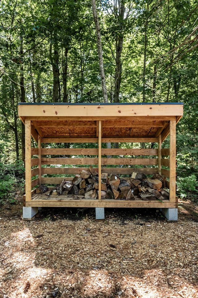 Romantic Off-Grid Tiny House Glamping Retreat Near Lake Muskoka, Gravenhurst, Ontario