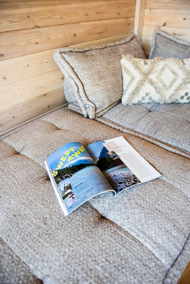 Romantic Off-Grid Tiny House Glamping Retreat Near Lake Muskoka, Gravenhurst, Ontario