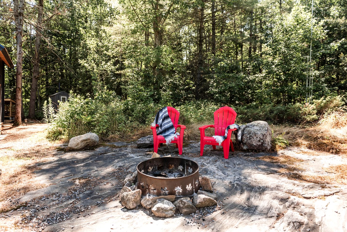 Romantic Off-Grid Tiny House Glamping Retreat Near Lake Muskoka, Gravenhurst, Ontario