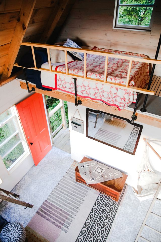 Rustic Off-Grid Treehouse Glamping Retreat with Cozy Loft Beds & Fire Ring near Dillon State Park, Frazeysburg, Ohio