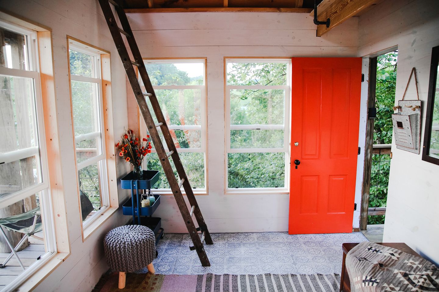 Rustic Off-Grid Treehouse Glamping Retreat with Cozy Loft Beds & Fire Ring near Dillon State Park, Frazeysburg, Ohio